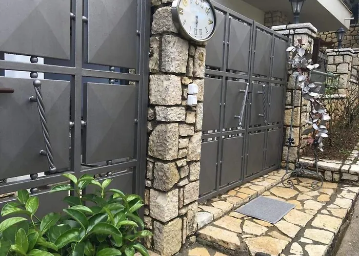 Konukevi Porfyra Luxury 4*